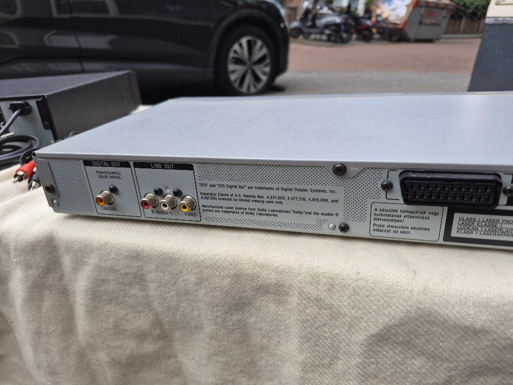 Foto 8 van Sony DVP-NS330 CD/Dvd-speler zilverkleurig.