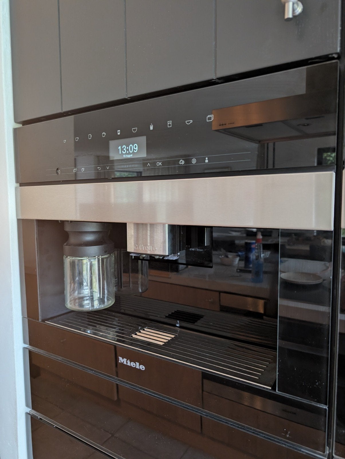 Miele CVA 7445 koffiemachine ZGAN met vaste wateraansluiting, Ophalen of Verzenden, Zo goed als nieuw, Koffiemachine, Koffiebonen