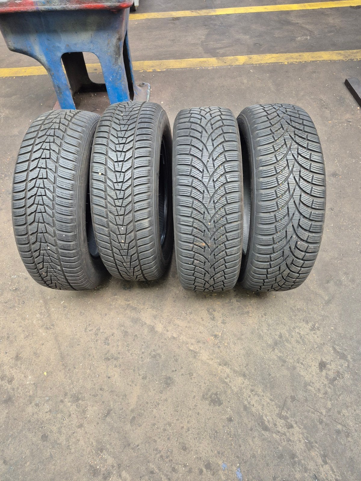 4 Winterbanden: 2x Hankook & 2x Toyo (225/65R17), Auto-onderdelen, Gebruikt, 17 inch, Band(en), Personenwagen