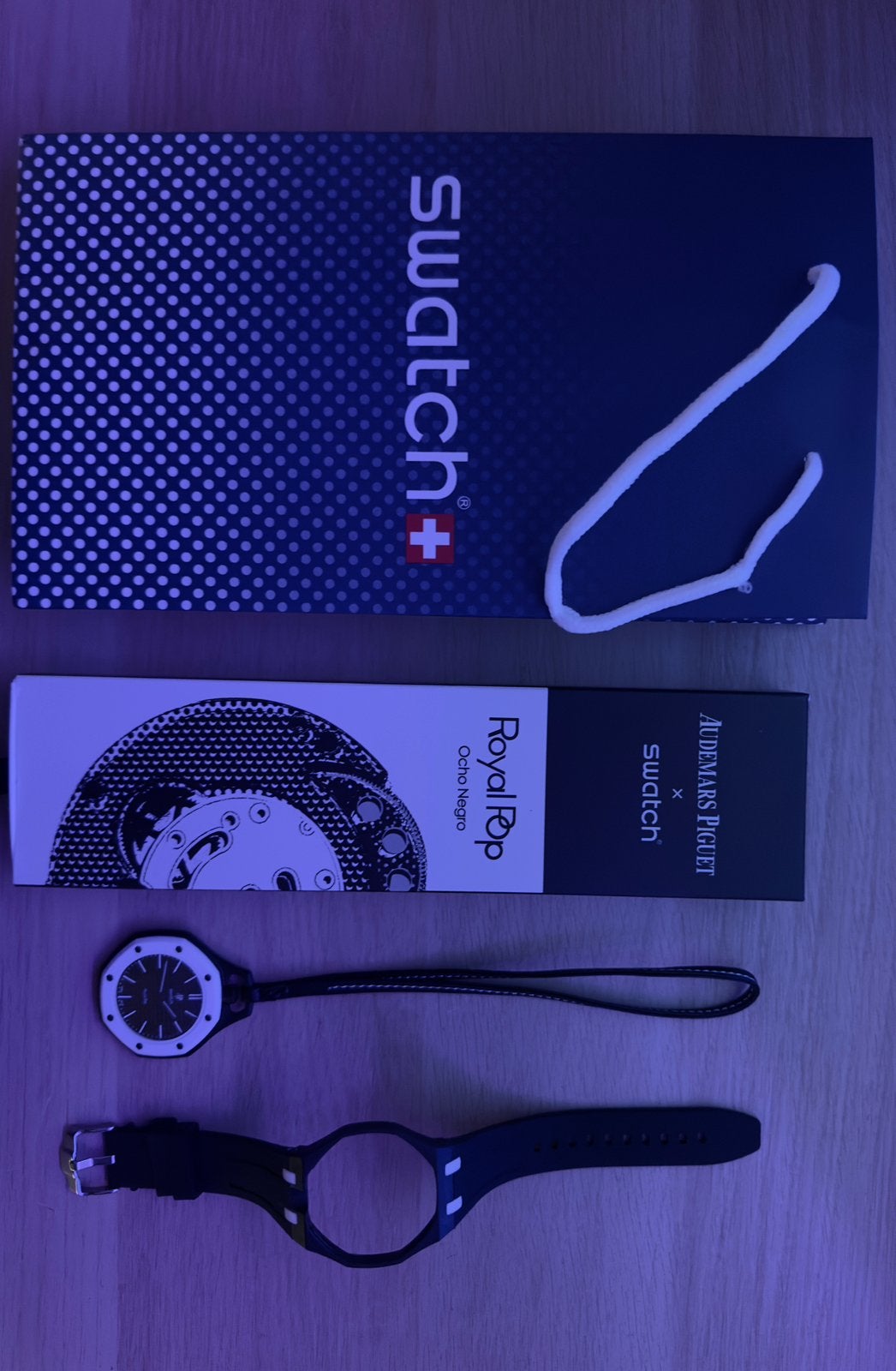 AP Swatch Royal Pop Ocho Negro inclusief bandje, Sieraden, Tassen en Uiterlijk, Ophalen of Verzenden, Zo goed als nieuw