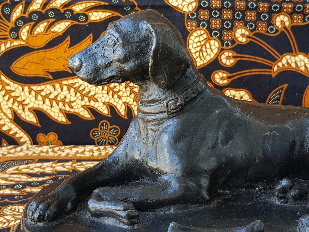 Mooi zwaar antiek brons beeld uit Frankrijk van een hond., Ophalen of Verzenden, Brons