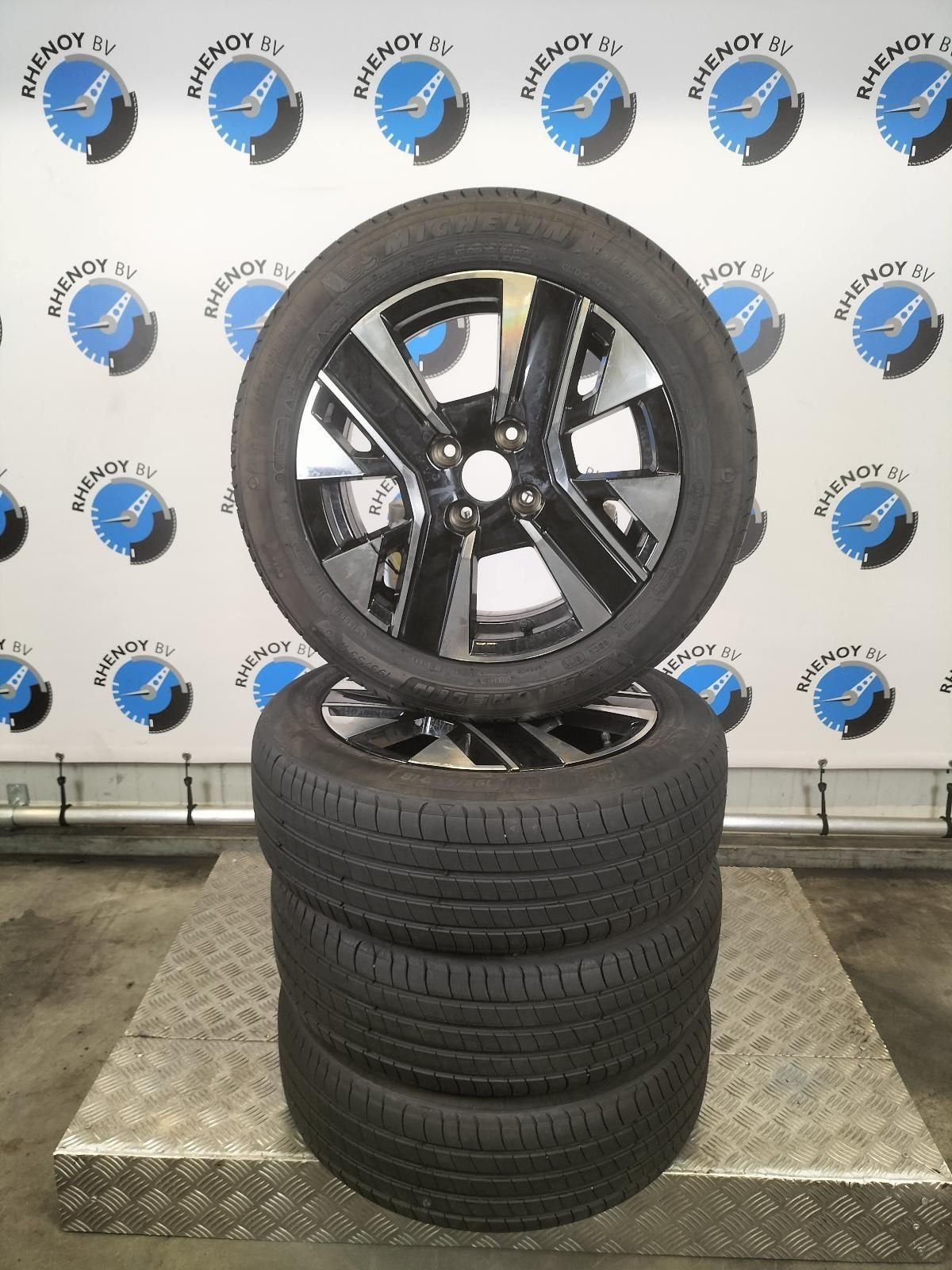Peugeot 208 2025 195/55 16 Michelin 9851282680 4x108, Auto-onderdelen, Gebruikt, -, Banden en Velgen, Ophalen of Verzenden