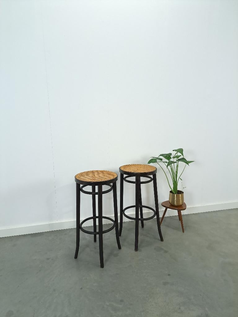 Set jaren 50 houten barkrukken met webbing uit Frankrijk, Huis en Inrichting, Barkrukken, Gebruikt, Met voetsteun, Hout, 60 tot 90 cm