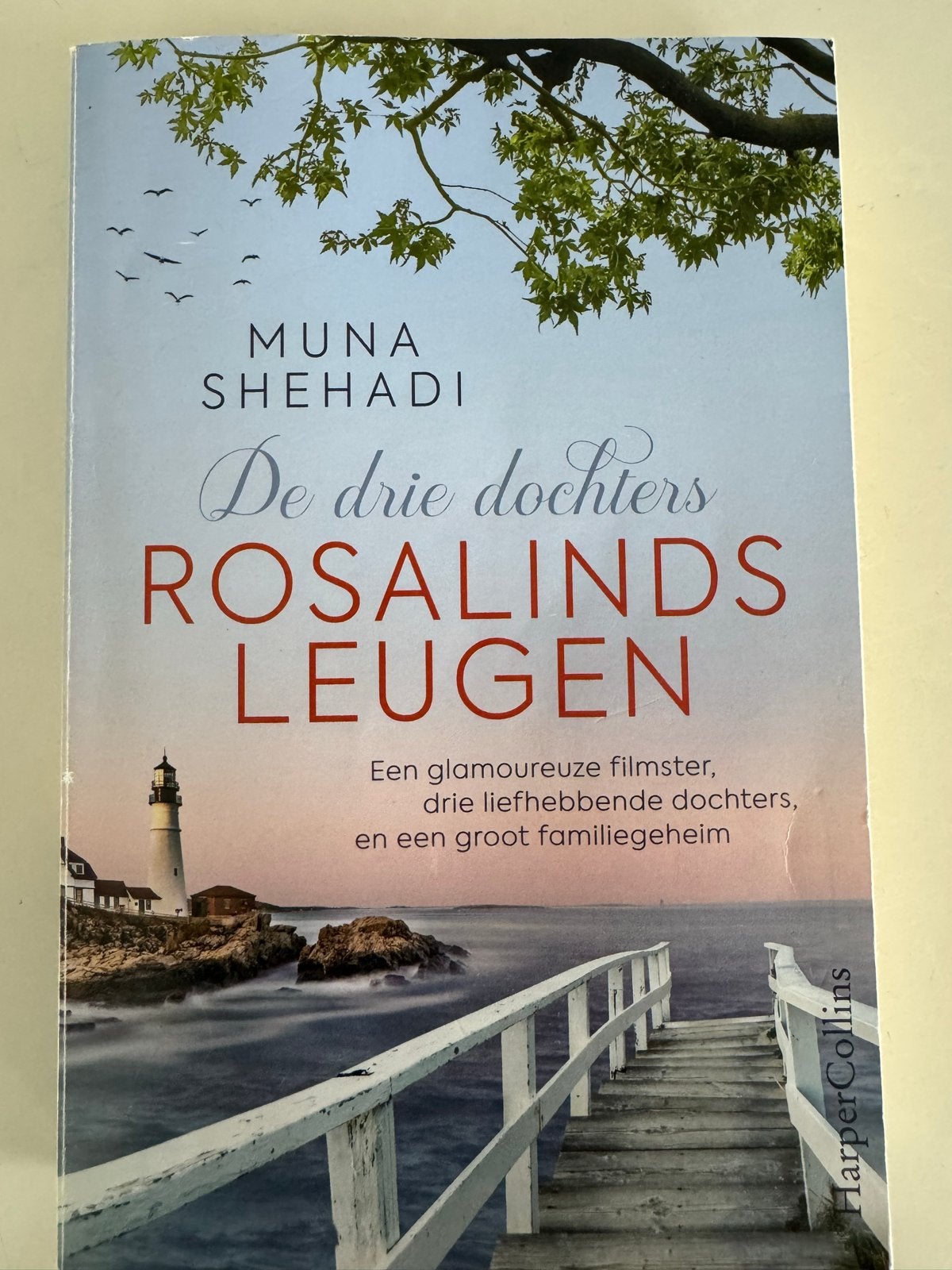 De drie dochters: Rosalinds Leugen - Muna Shehadi, Boeken, Ophalen of Verzenden, Zo goed als nieuw, Amerika