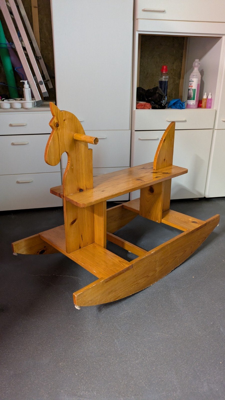 Groot houten hobbelpaard, Ophalen