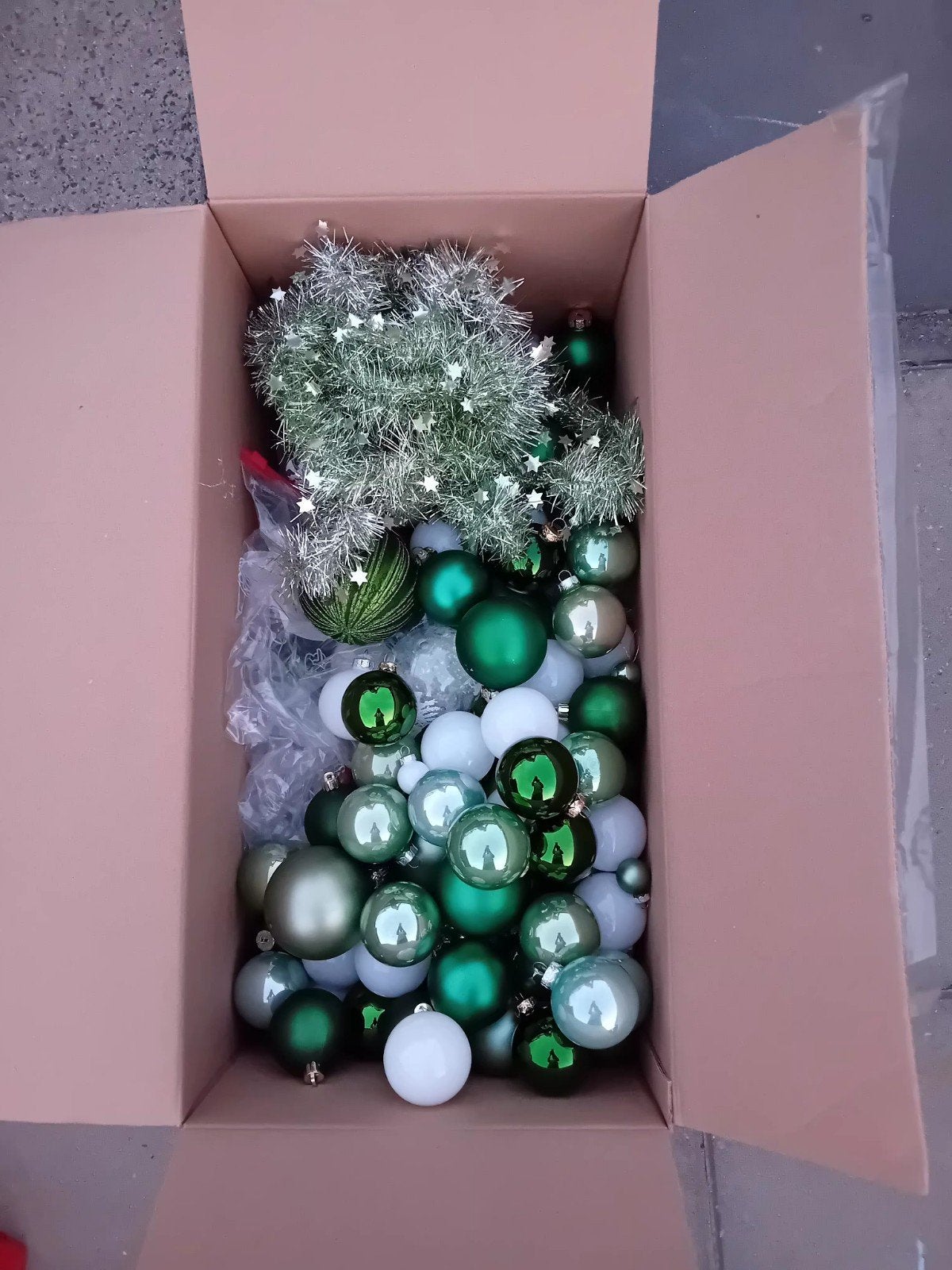 Kerstballen en accessoires, Ophalen