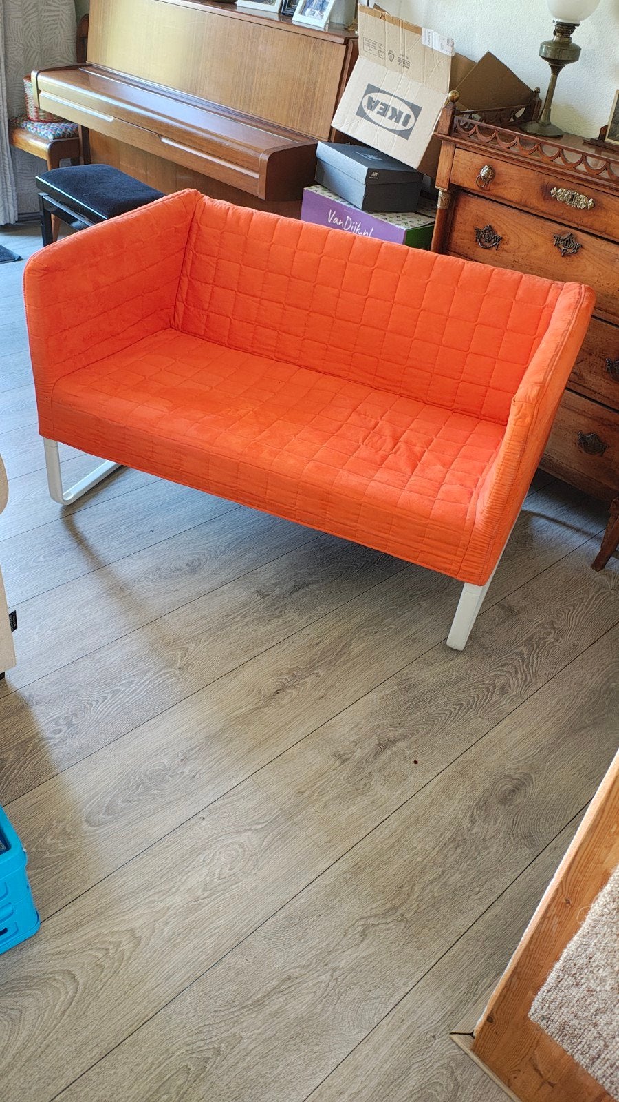 Oranje tweepersoonsbankje, Ophalen, Tweepersoons, 75 tot 100 cm, Zo goed als nieuw