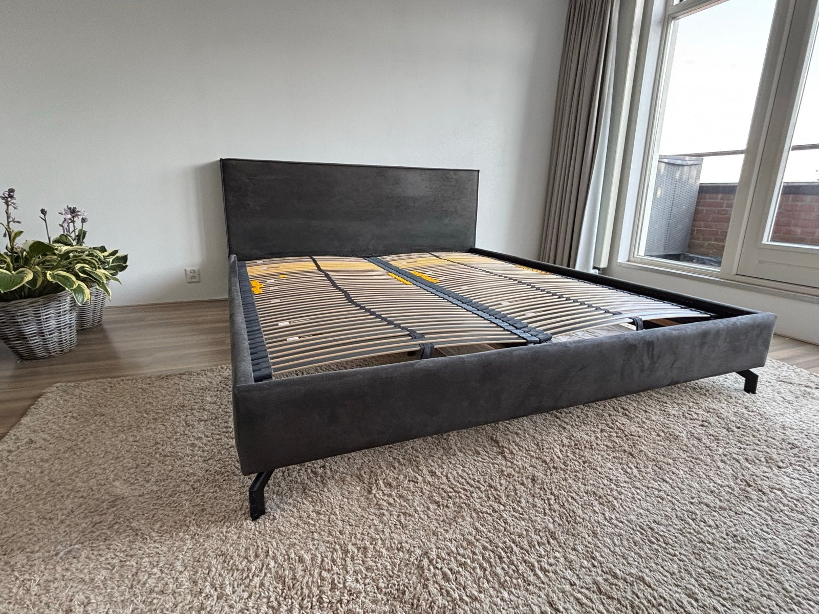 Tweepersoonsbed 180x210 cm - Donkergrijs, Ophalen, 210 cm, Tweepersoons, Zo goed als nieuw