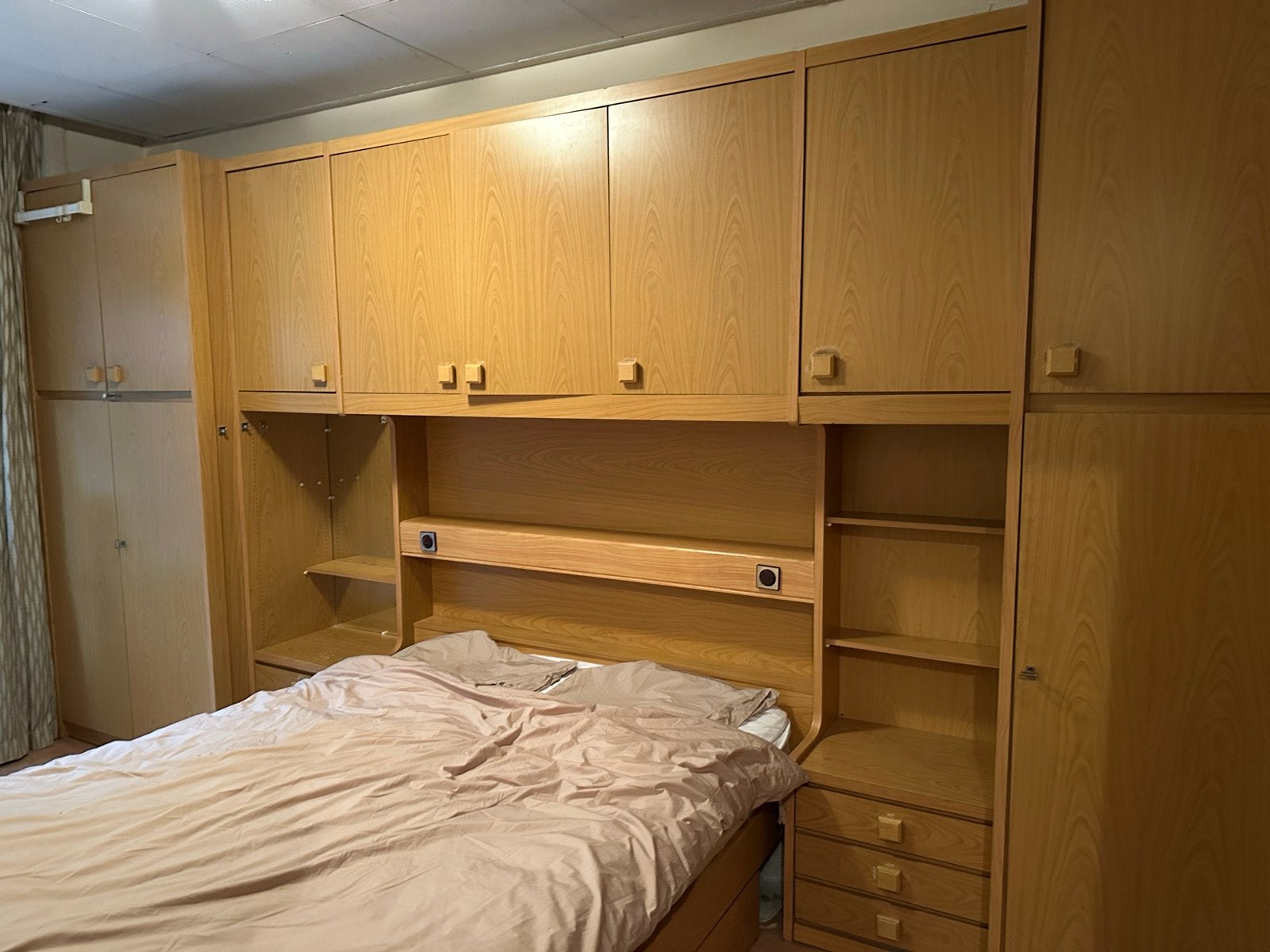 Bed met kastenwand, zelf uit elkaar halen tot zondag 18/10, Ophalen, Gebruikt, Bruin, Tweepersoons