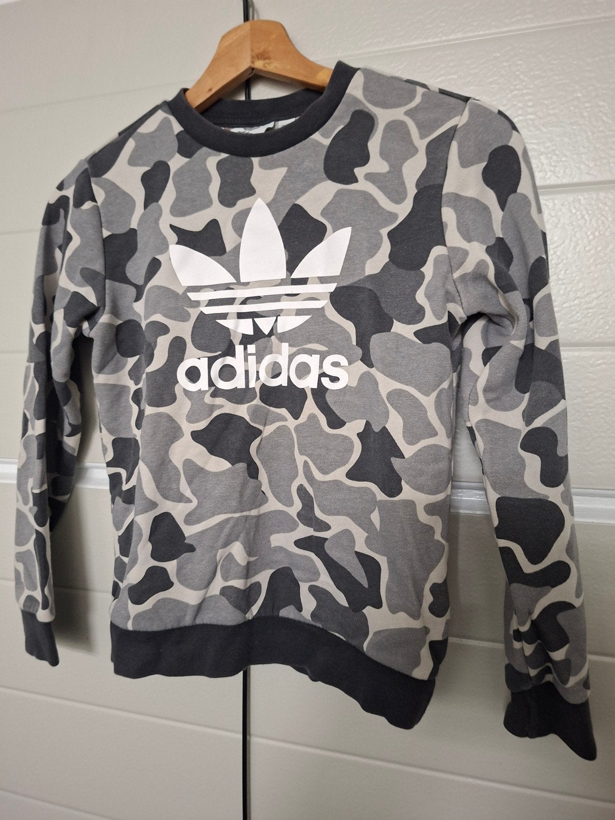 Adidas trui camouflage maat 9/10 jaar (140), Adidas, Gebruikt, Jongen of Meisje, Trui of Vest