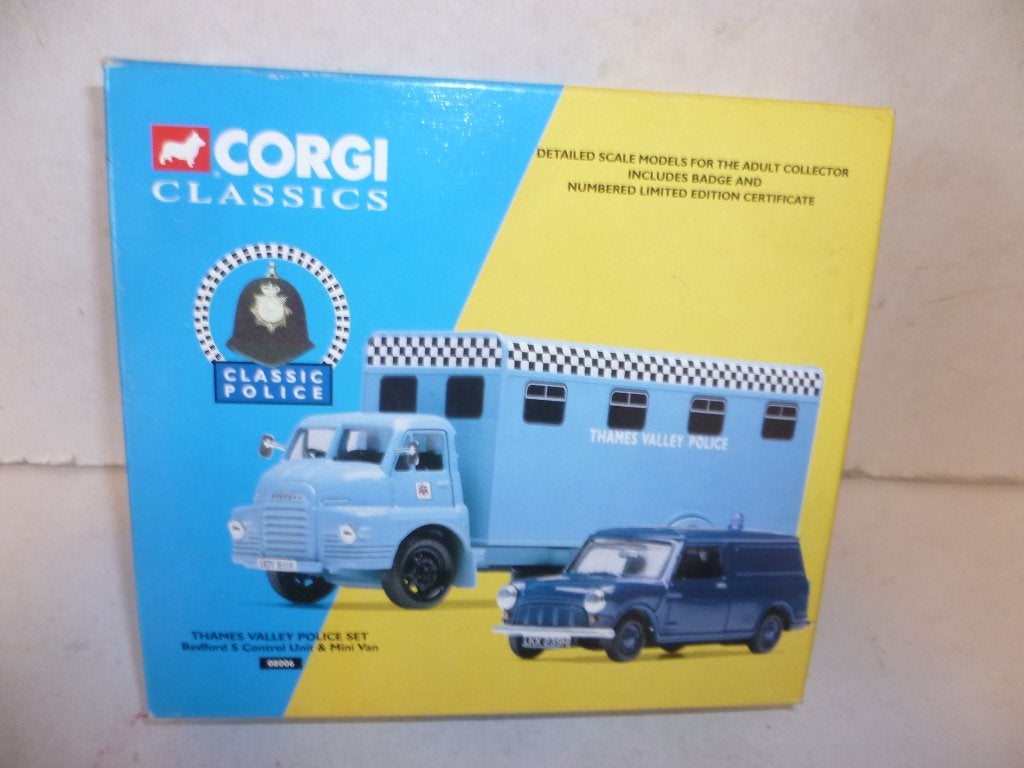Corgi Classic Thames Valley Police set Bedford S Control Uni, Ophalen of Verzenden, Nieuw, Auto, Corgi