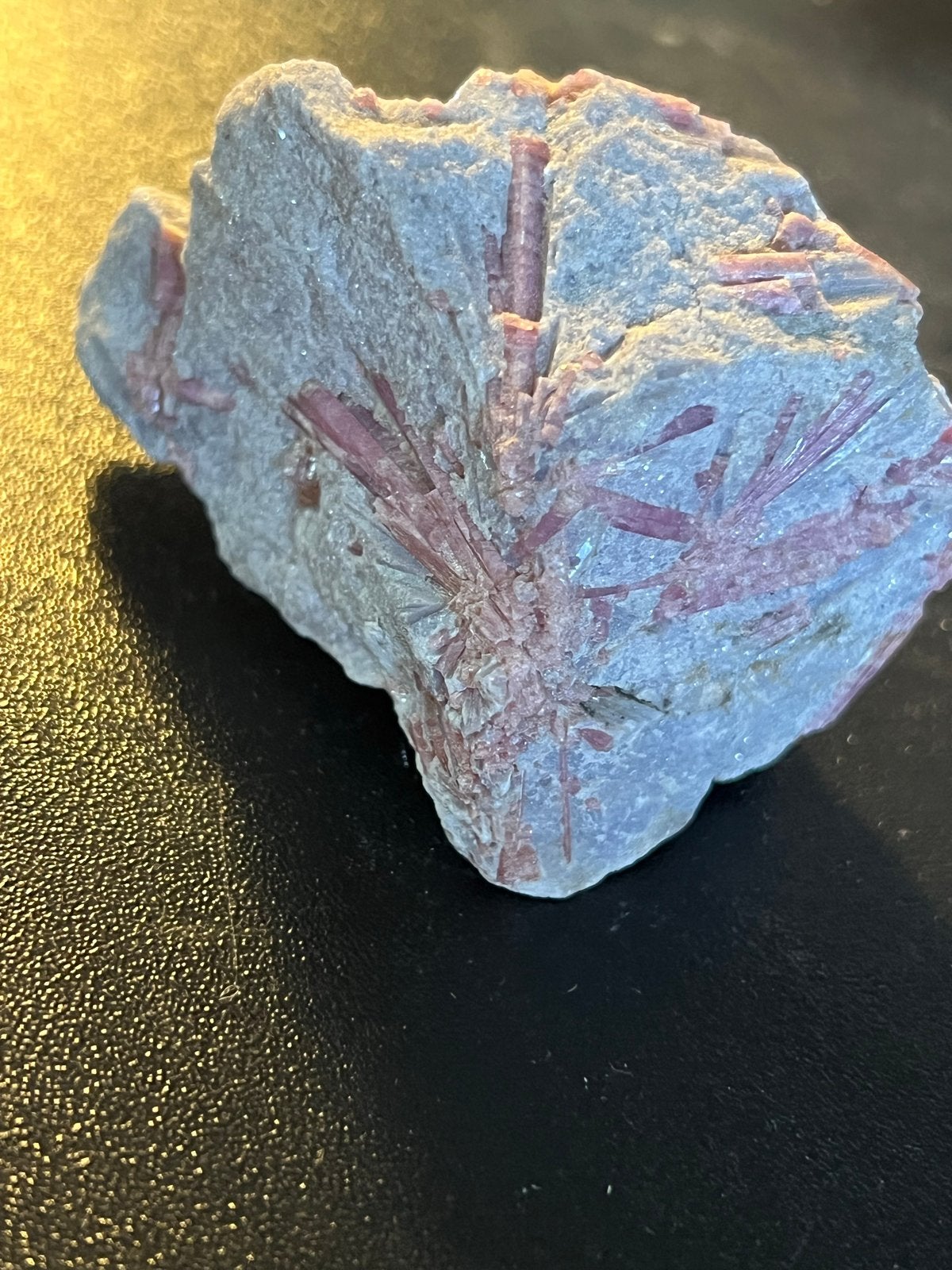 Toermalijn in matrix - Ruwe edelsteen, Ophalen of Verzenden, Mineraal
