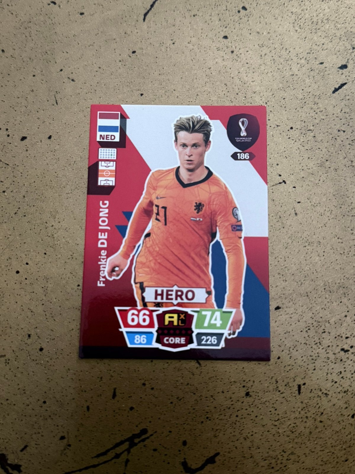 Panini Qatar 2022 Frenkie de Jong Hero kaart, Ophalen of Verzenden, Nieuw, Overige sporten, Spelerskaart