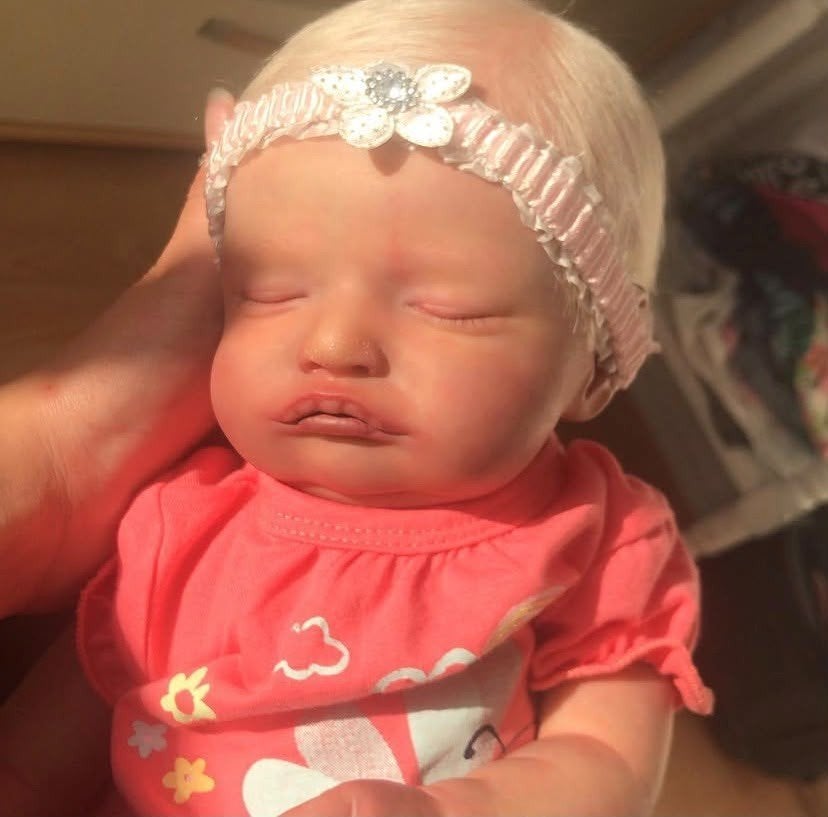 Reborn Baby Rosalie By Olga Auer, Verzamelen, Ophalen of Verzenden, Zo goed als nieuw, Babypop, Levensecht of Reborn