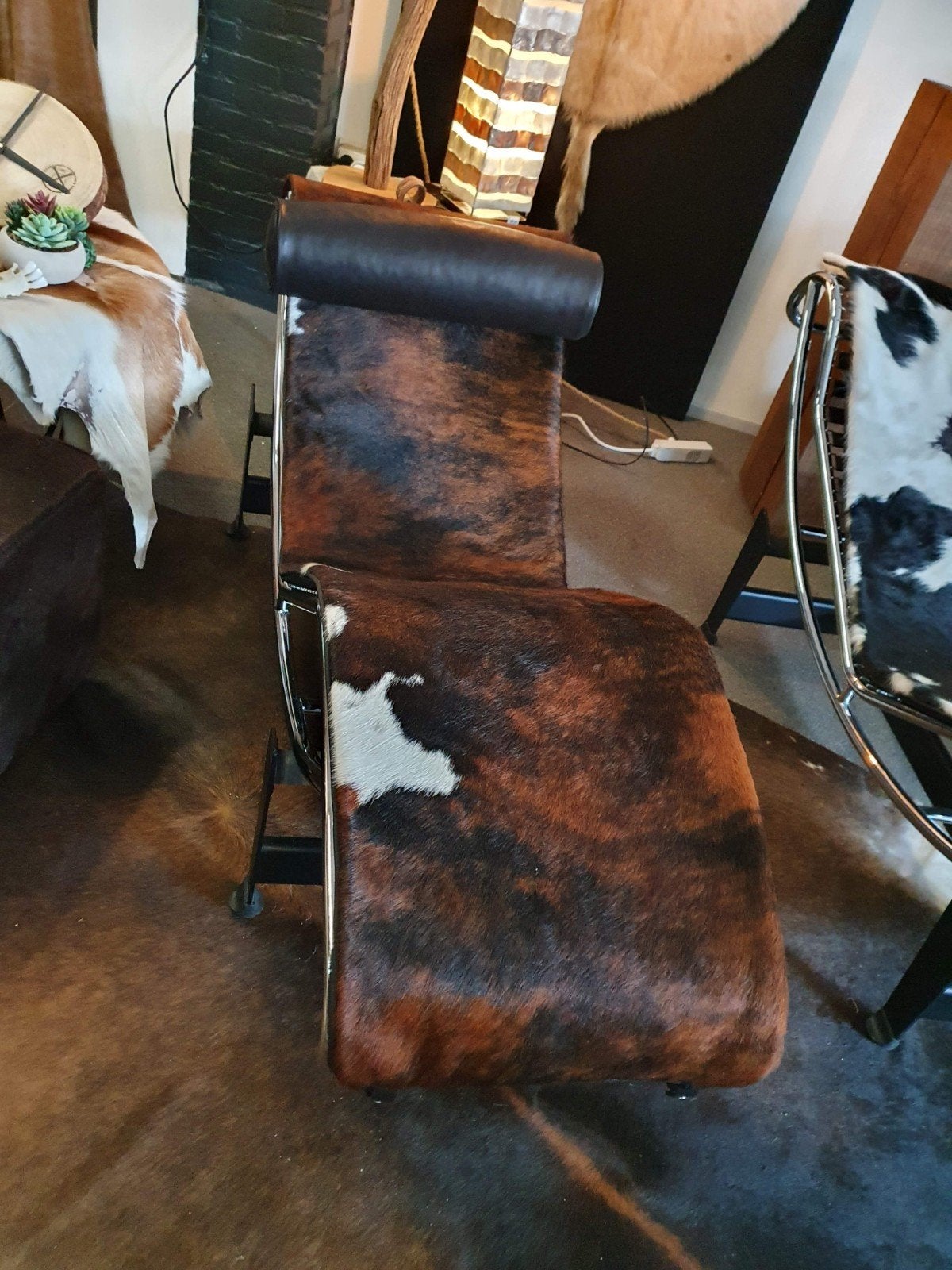 herstofferen Le Corbusier Lc4 Mother Nature Art & Lifestyle, Huis en Inrichting, Ophalen, Design, Nieuw, Leer