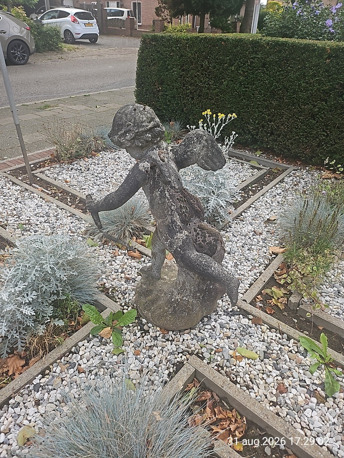 GRATIS Betonnen Cupido beeld met Verweerd Uiterlijk, Ophalen, Gebruikt, Beton, Engelenbeeld
