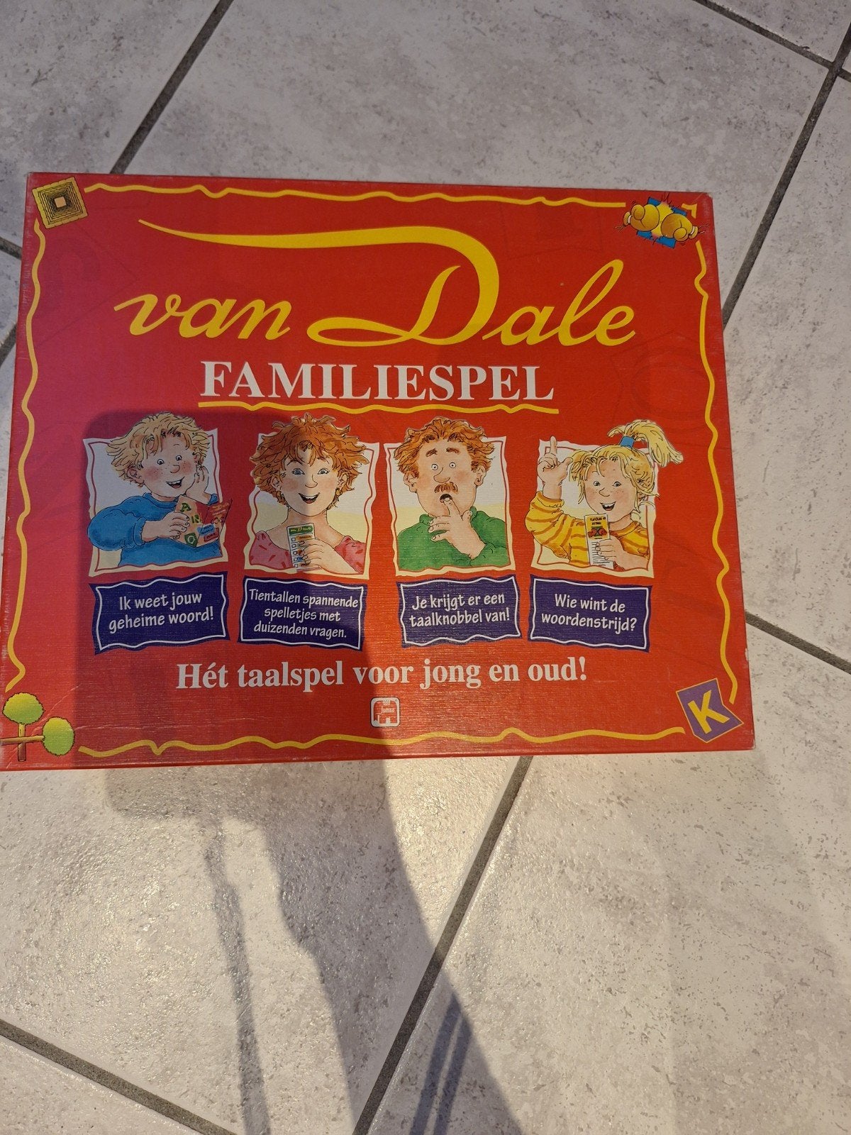 Van Dale Familiespel - Het taalspel voor jong en oud!, Vijf spelers of meer, Ophalen of Verzenden, Gebruikt, Van Dale
