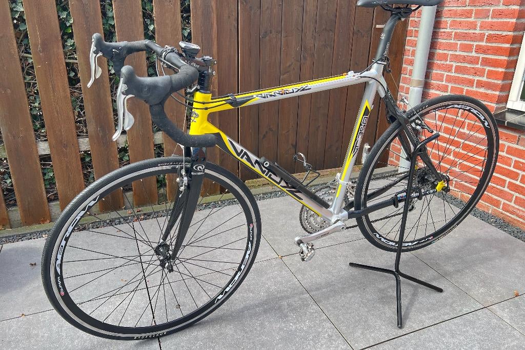 VANTUYL racefiets, 28 inch, Aluminium, Zo goed als nieuw, 57 tot 61 cm