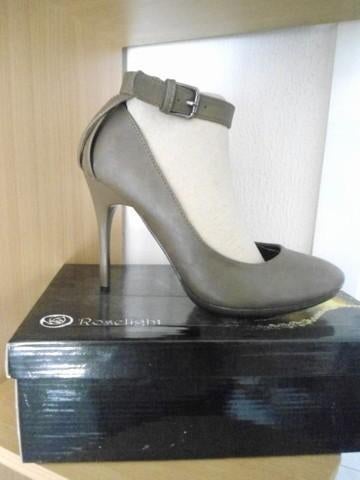 Lederen stiletto's met lakhak en rode zool mt. 39, Ophalen, Pumps, Bruin, Nieuw