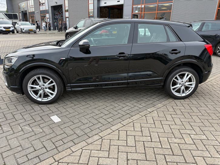 Audi Q2 1.4 Tfsi-150pk STronic 2018 Sport & S-Line zwart, Auto's, 4 cilinders, Verwarmde buitenspiegels, Zwart, Leder