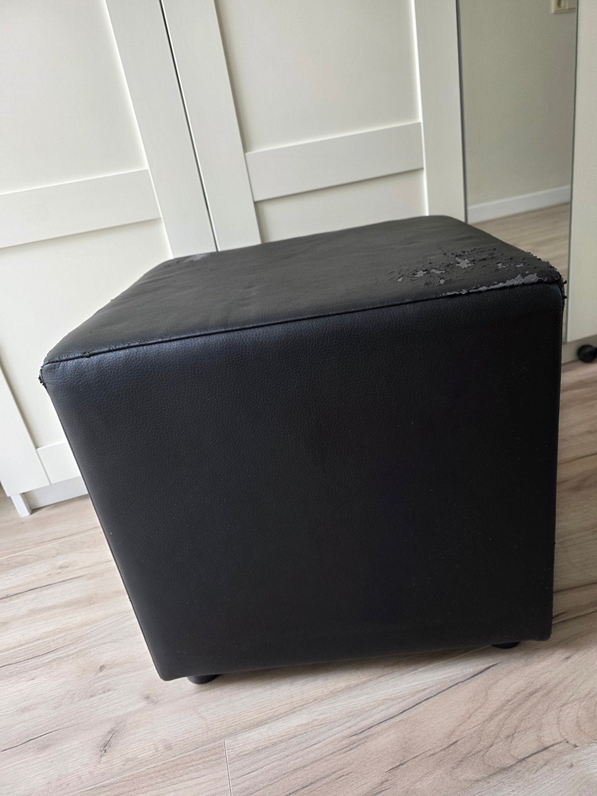 Gratis hocker poef eventueel opnieuw te bekleden, Ophalen