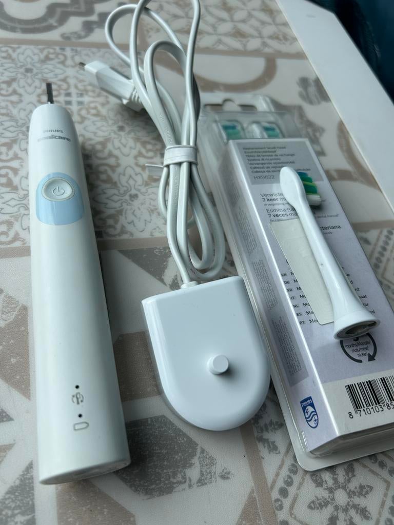 Philips Sonicare elektrische tandenborstel met opzetborstels, Sieraden, Tassen en Uiterlijk, Uiterlijk | Mondverzorging, Ophalen of Verzenden