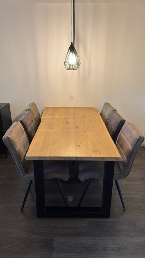 Massief houten eettafel met ijzeren poten., Vijf personen of meer, 150 tot 200 cm, Rechthoekig, Gebruikt