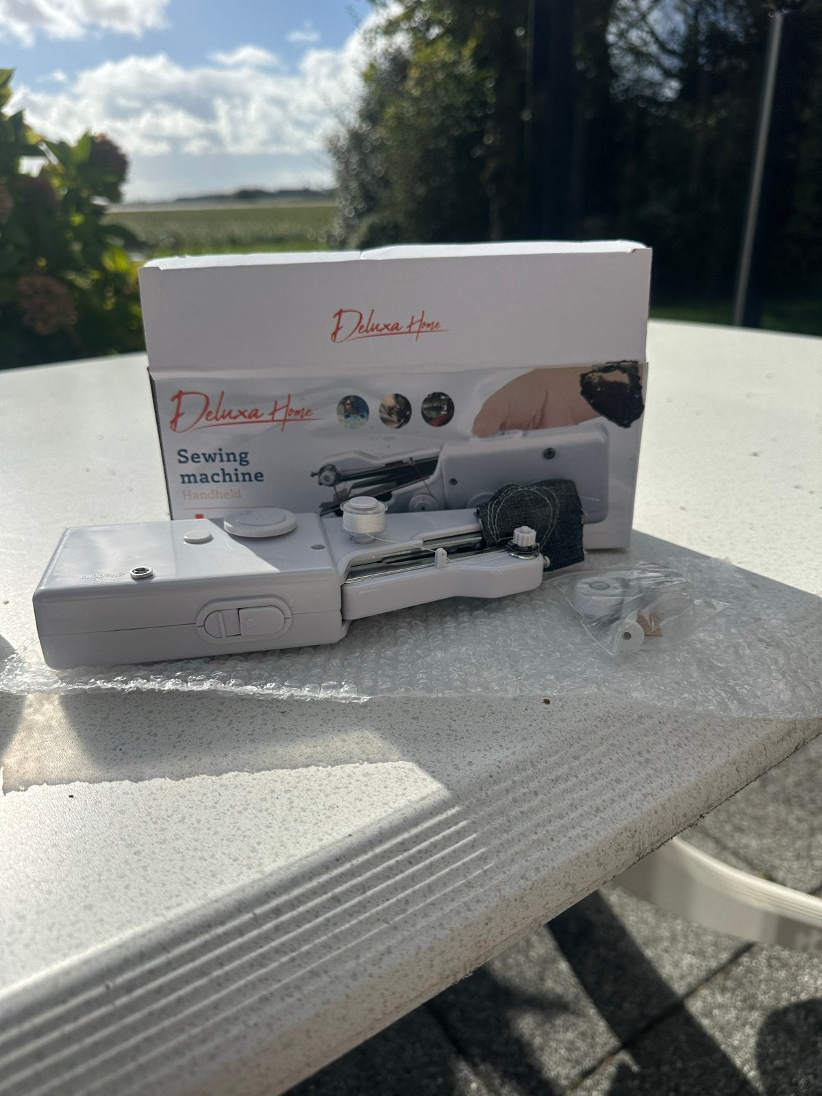 Deluxa Home Handheld Naaimachine - Draagbaar en Compact, Ophalen of Verzenden, Zo goed als nieuw, Naaimachine, Overige merken