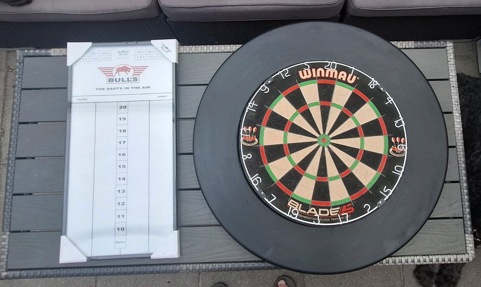 Winmau Blade 5 dartbord met surround en scorebord, Ophalen, Dartbord