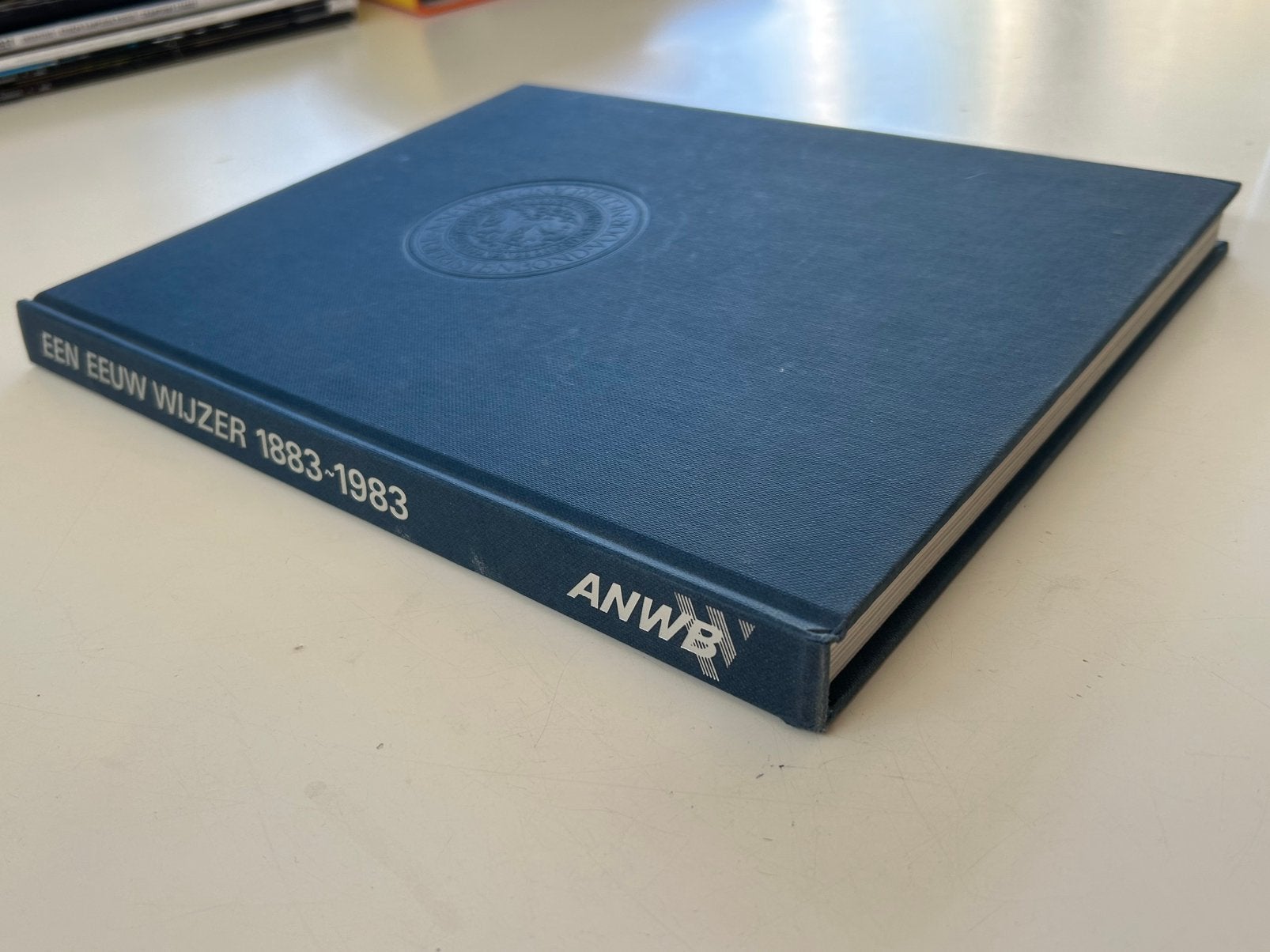 Een eeuw wijzer 1883-1983  Jubileumboek 100 jaar ANWB, Ophalen of Verzenden, Gelezen