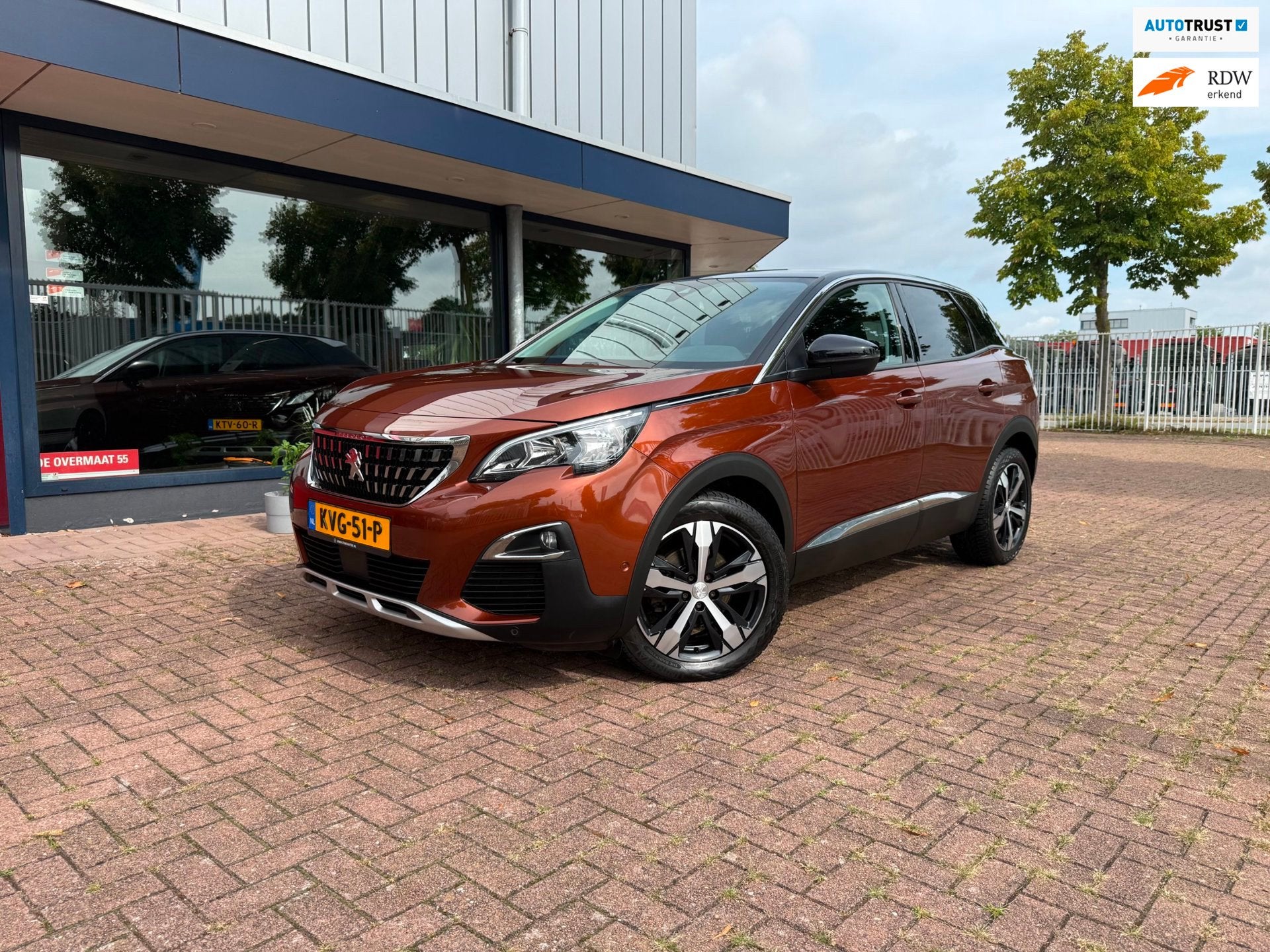 Peugeot 3008 1.2 PureTech Allure | Automaat | Carplay | Cam, Gebruikt, 1199 cc, Bruin, Leder en Stof