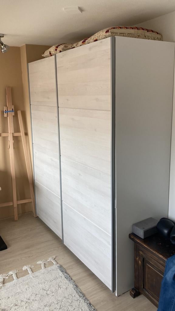 Witte kledingkast met schuifdeuren, Huis en Inrichting, Kasten | Kledingkasten, Ophalen, Met deur(en), Gebruikt, 200 cm of meer