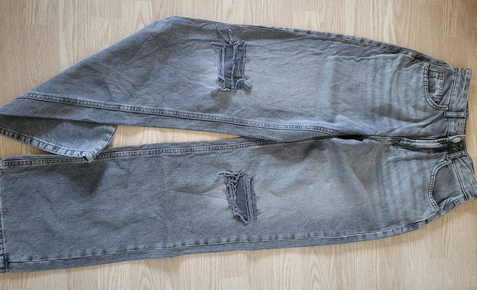 Jeans van FB Sister XS, Kleding | Dames, Verzenden, Zo goed als nieuw, W27 (confectie 34) of kleiner, Grijs