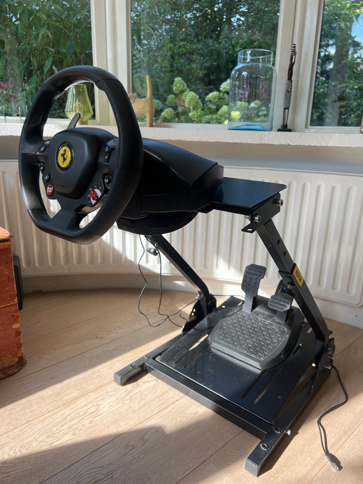 Thrustmaster racestuur T80 Ferrari met pedalen en standaard, Ophalen, Met games, Zo goed als nieuw, Met 1 controller