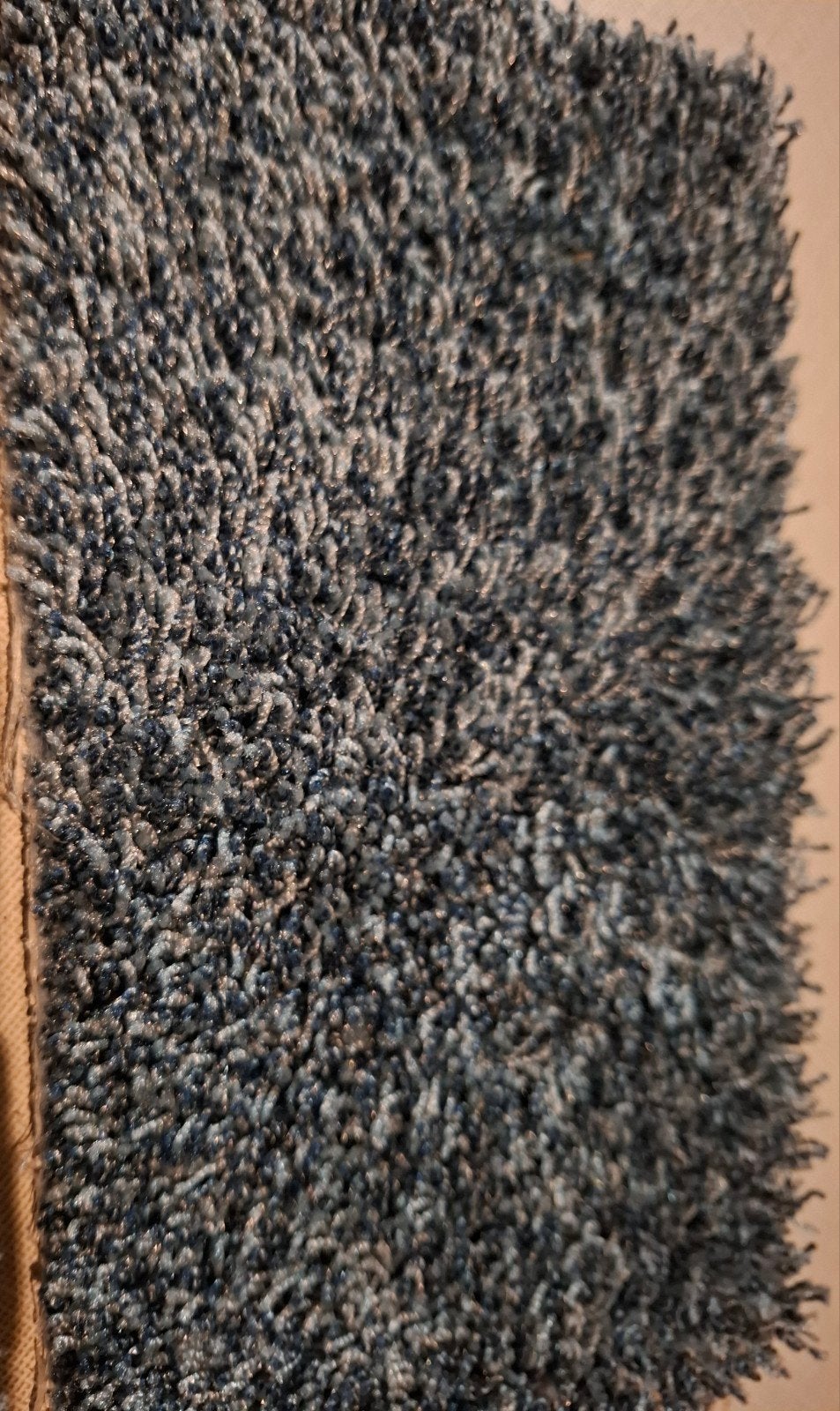 Nieuw blauw gemêleerd hoogpolig tapijt, circa 4.50x400, Ophalen, Hoogpolig, Blauw, 200 cm of meer