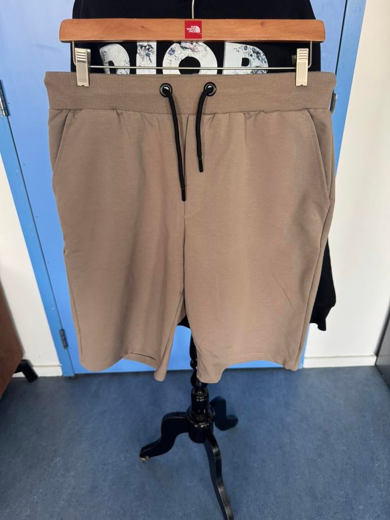 Off White Shorts  XL, Verzenden, Zo goed als nieuw, Maat 56/58 (XL), Zwart
