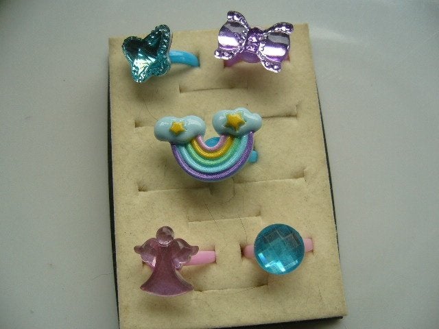 5 LEUKE VINTAGE KINDERRINGEN 25 CENT PER STUK., Sieraden, Tassen en Uiterlijk, Kindersieraden, Verzenden, Zo goed als nieuw, Overige kleuren