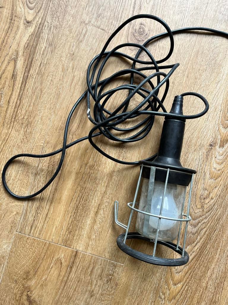 Vintage inspectielamp / werklamp met kooi, Antiek en Kunst, Antiek | Lampen, Ophalen