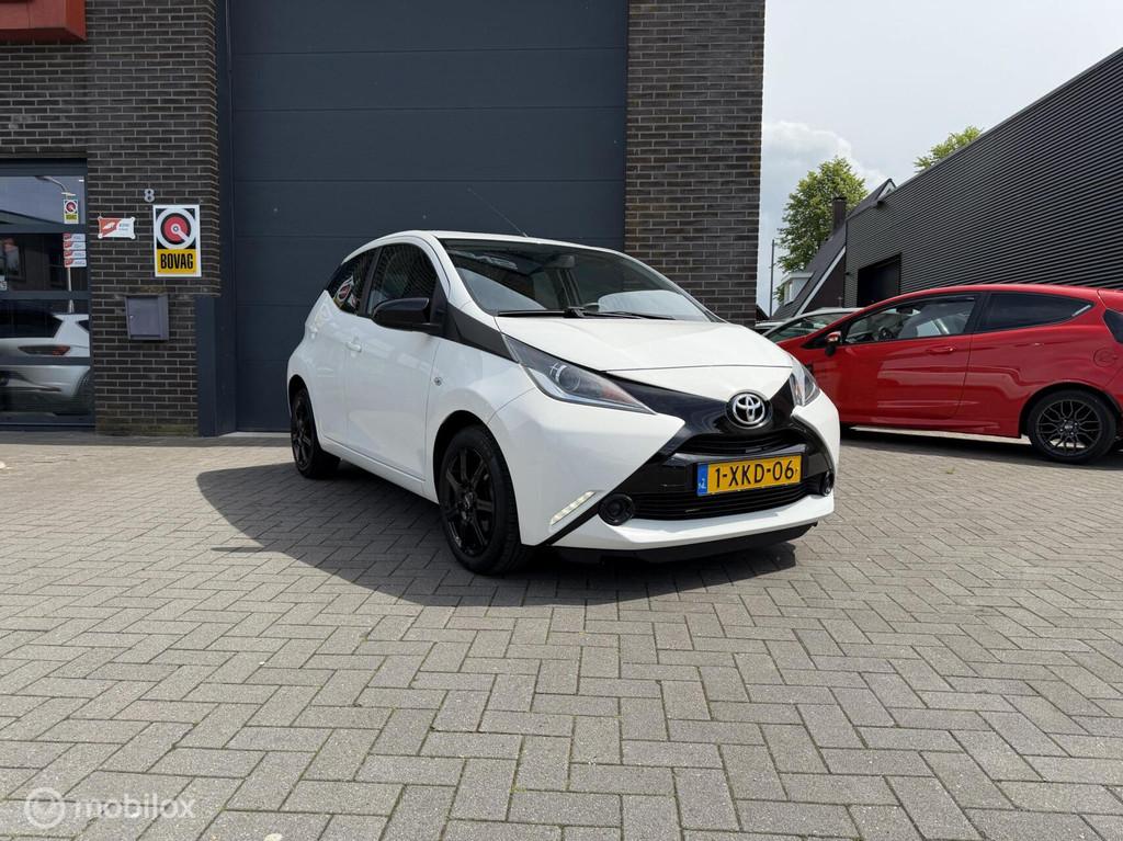 Toyota Aygo 1.0 VVT-i x-play, Euro 5, Stof, Gebruikt, 4 stoelen