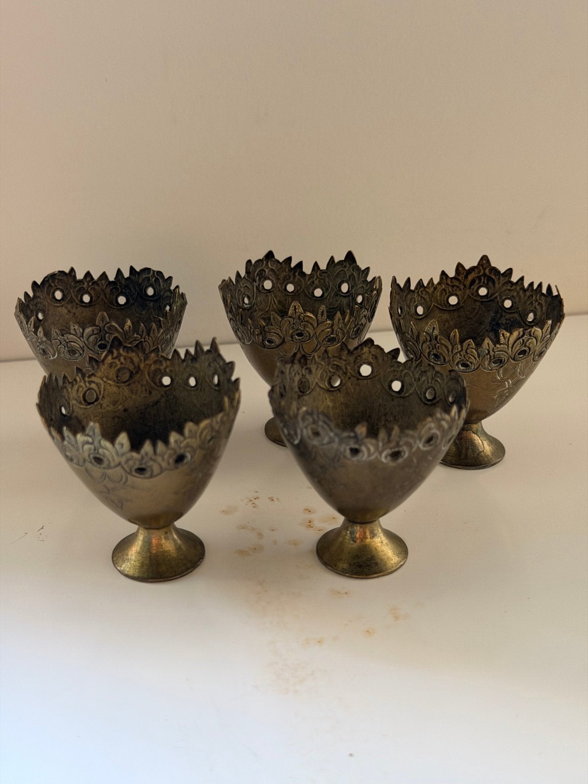 Set van 5 antieke messing eierdopjes met filigraan, Ophalen of Verzenden