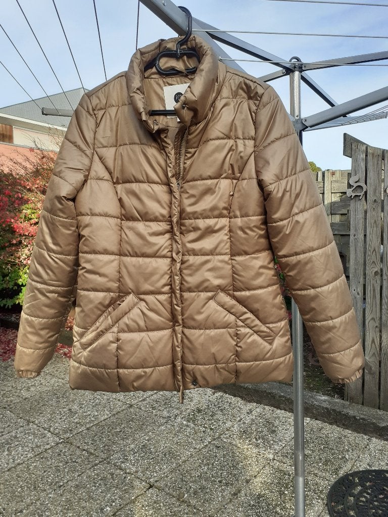 Licht gewatteerd jasje mt 36 brons, Kleding | Dames, Jasjes, Kostuums en Pakken, Bruin, Nieuw, Ophalen of Verzenden, Jasje