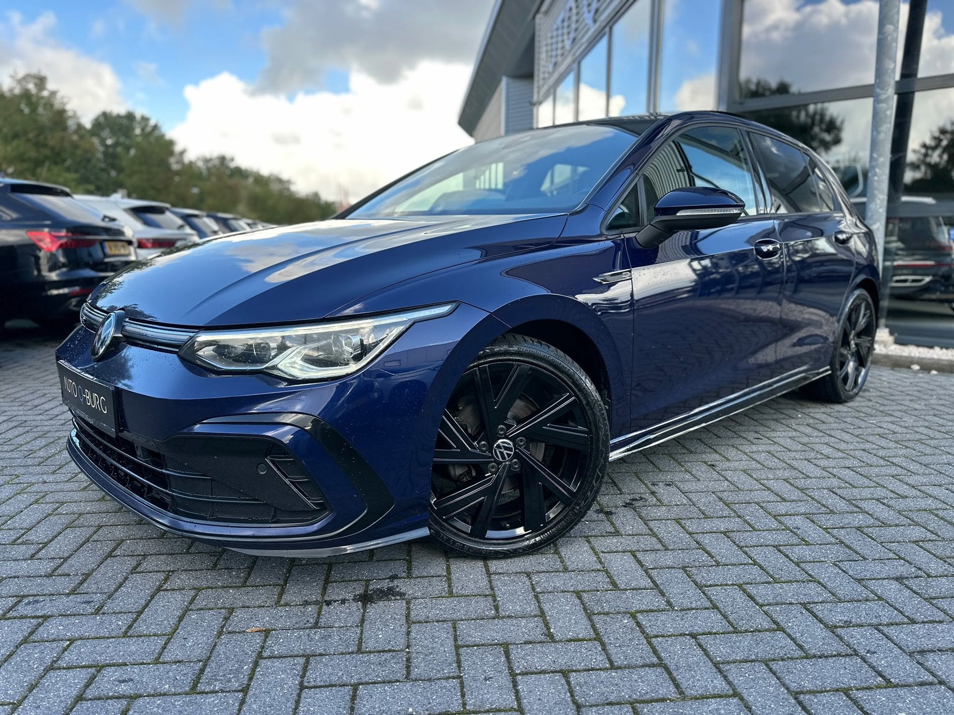 Volkswagen Golf 1.5 eTSI R-Line Business | Automaat | Pano |, Auto's, Dealer onderhouden, 4 cilinders, 150 pk, Blauw
