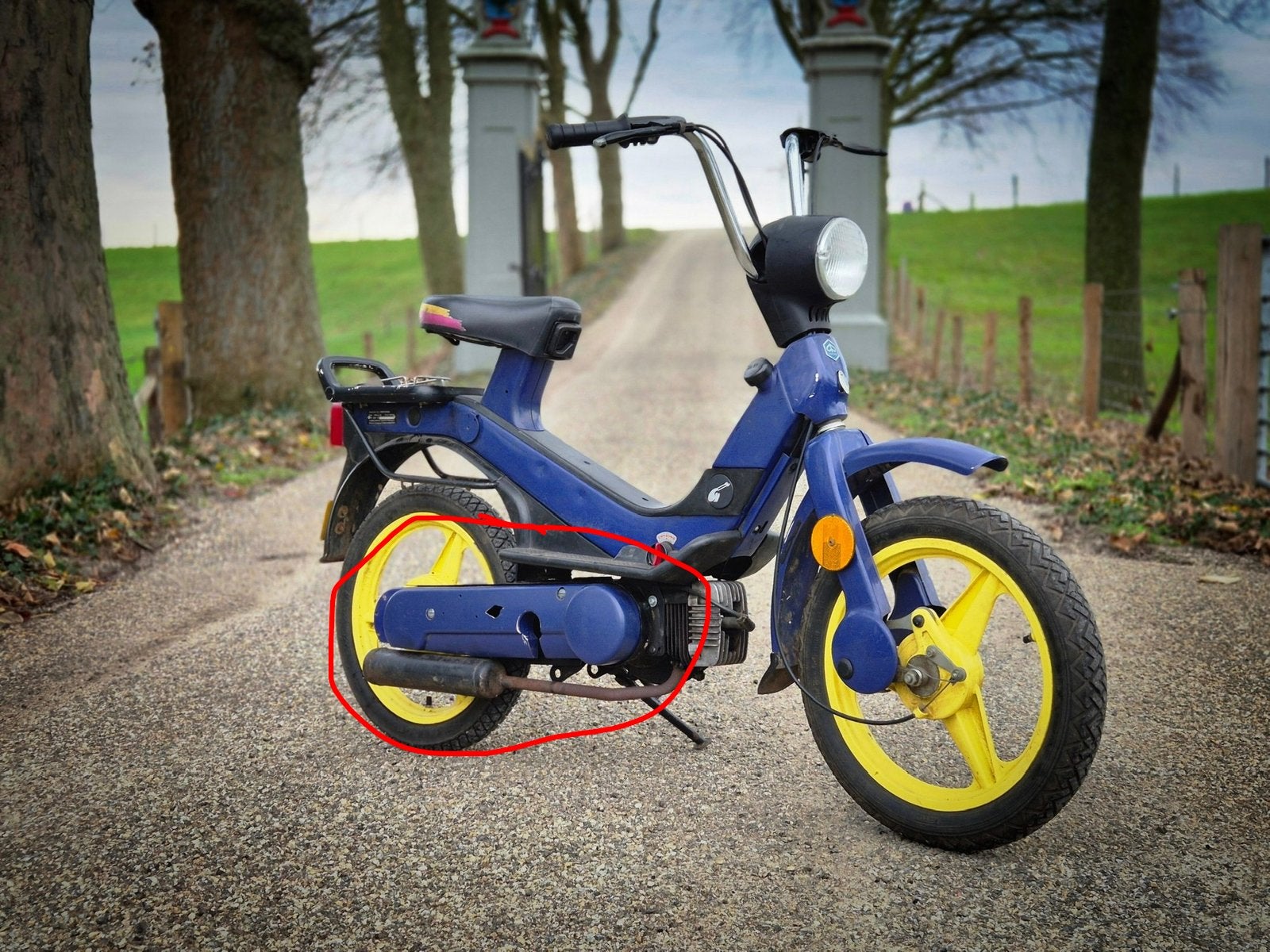 GEZOCHT rechter zijkap vespa grillo blauw, Ophalen of Verzenden, Gebruikt, Vespa