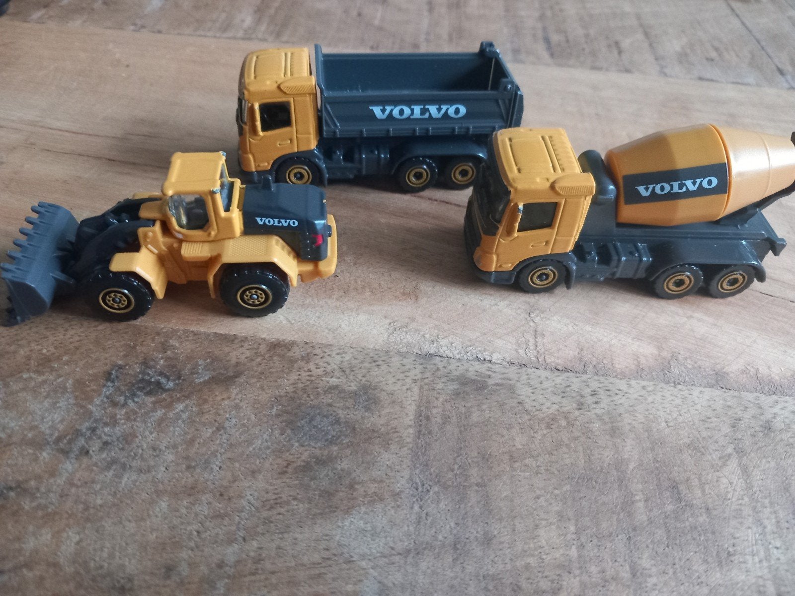 Majorette Volvo bouwvoertuigen set 1:87, Ophalen of Verzenden, Zo goed als nieuw, Bus of Vrachtwagen