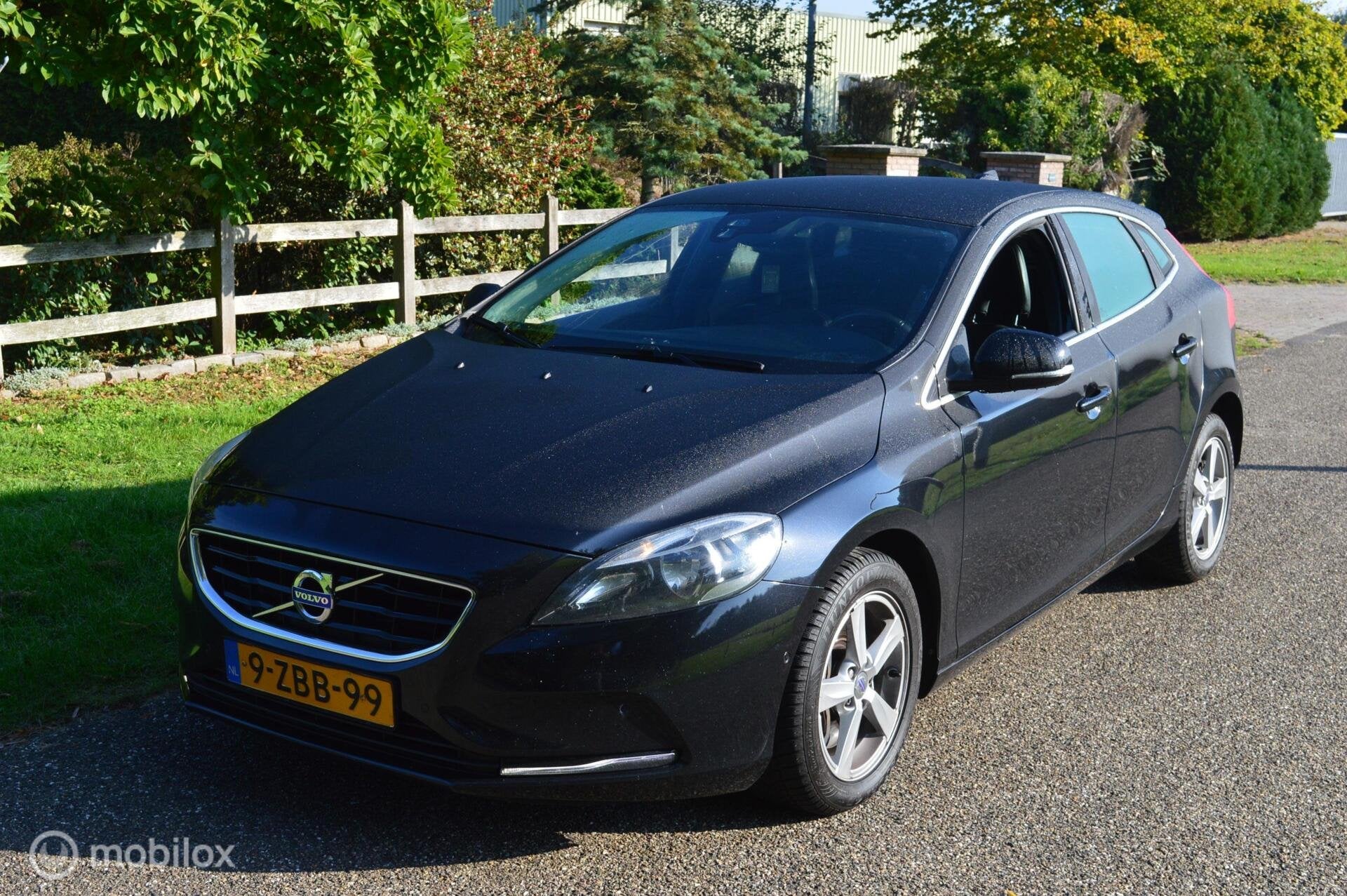 Volvo V40 2.0 D4 Momentum Business, Auto's, Voorwielaandrijving, Euro 5, Gebruikt, Zwart