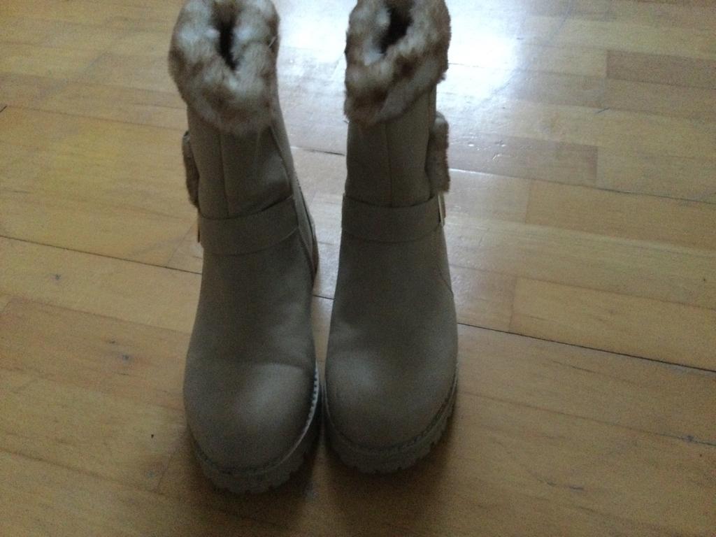 Dames boots, Beige, Lage of Enkellaarzen, Ophalen of Verzenden, Zo goed als nieuw