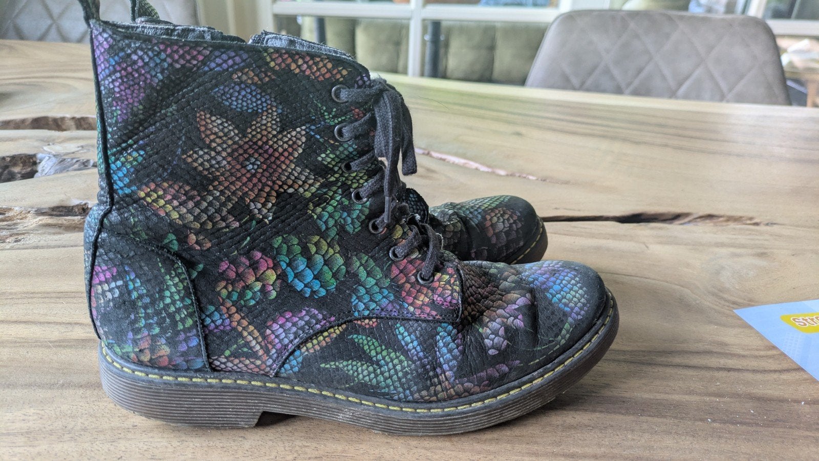 Stoere enkellaarsjes met slangenprint - Maat 38, Kleding | Dames, Ophalen of Verzenden, Gedragen, Zwart, Lage of Enkellaarzen
