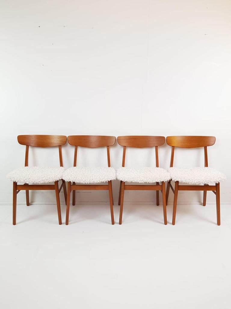4 vintsge Deense stoelen creme | doodle | teddy stof, Modern vintage, ., Wit, Ophalen of Verzenden