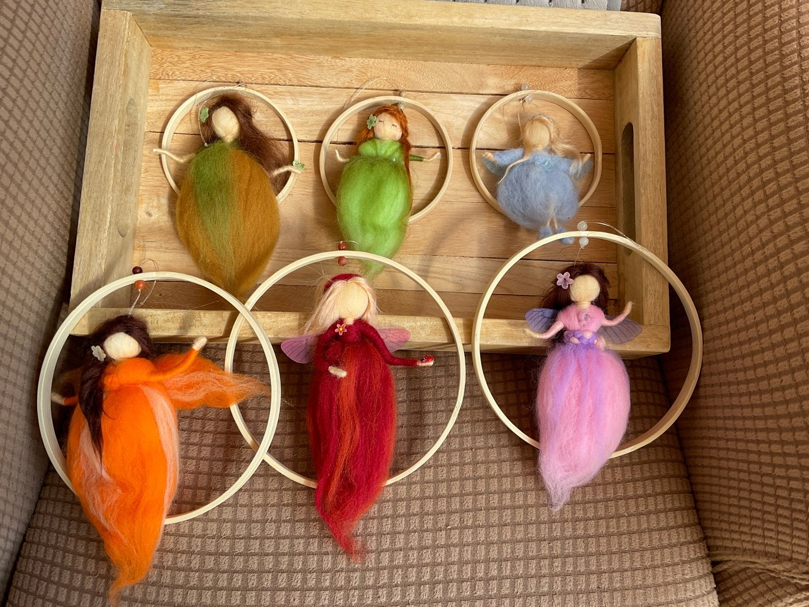 Seizoenstafel fee/beschermengel met ring naaldvilt jaartafel, Ophalen of Verzenden, Nieuw, Figuurtje(s)