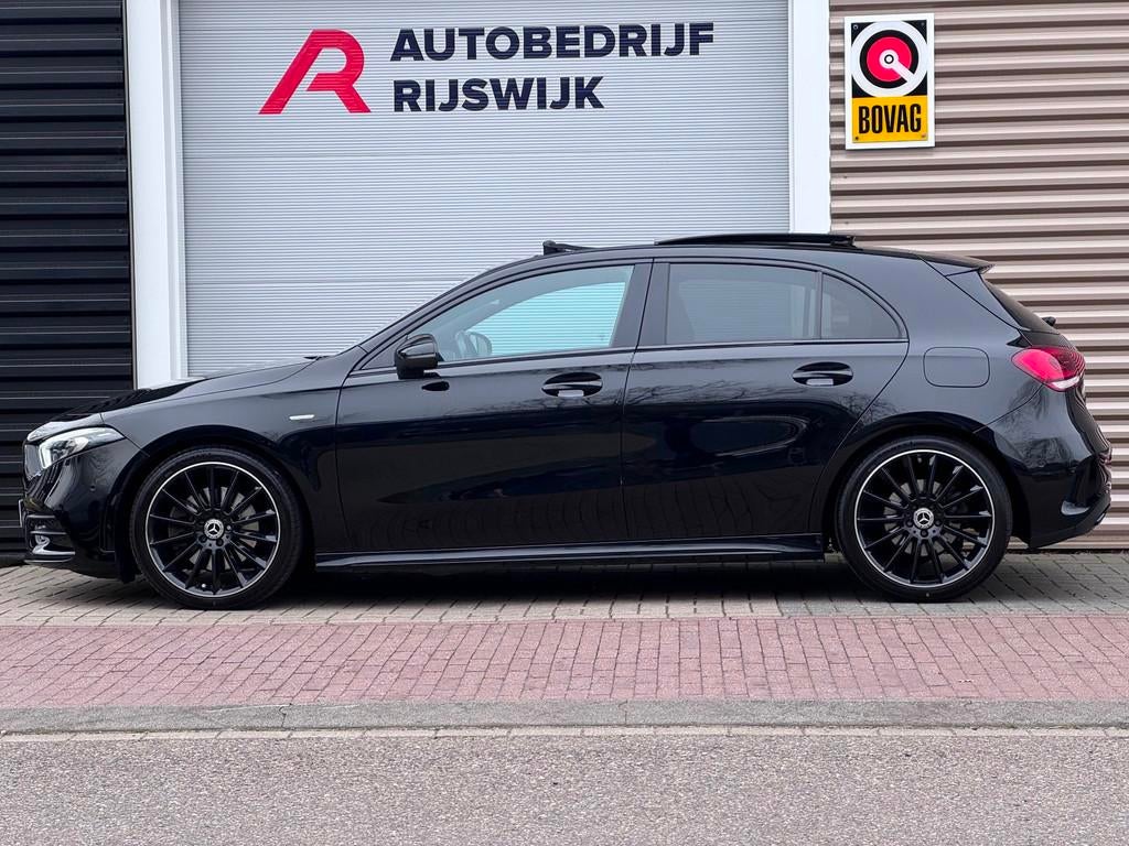 Mercedes-Benz A-klasse 250 Premium Plus Memory/360/Pano, Auto's, Mercedes-Benz, Gebruikt, Euro 6, 4 cilinders, Zwart